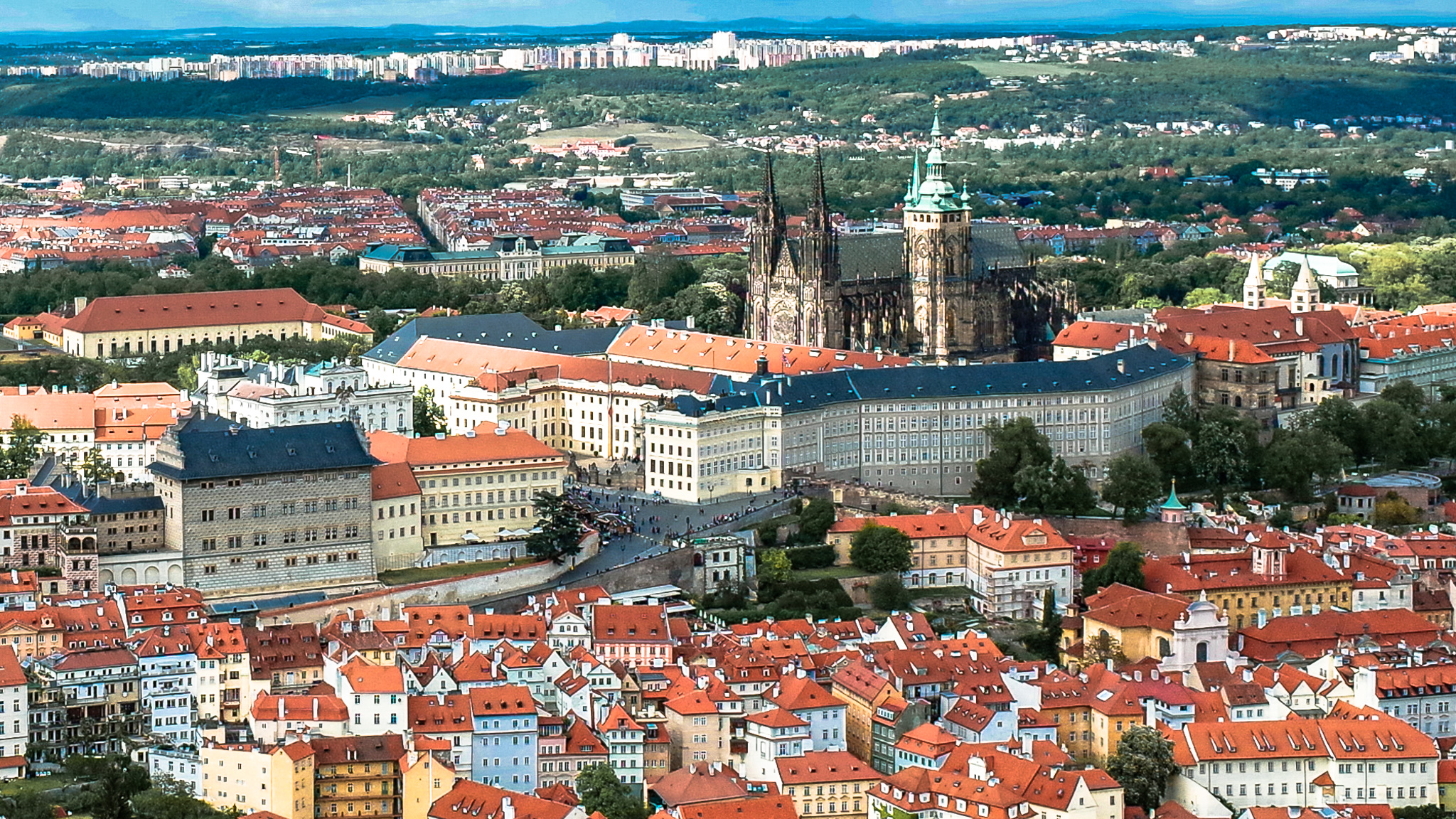 紅瓦之上的百塔之城 捷克布拉格
